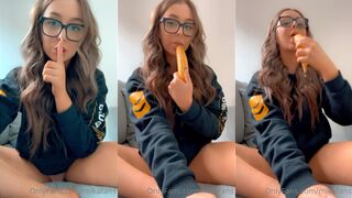 Mikafans AKA Mikaylah Hot Banana Deepthroat Onlyfans Video Leaked
