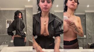 Mia Khalifa Jacket Strip Nudes Boobs Video Leaked
