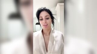 camilla araujo shows her pussy