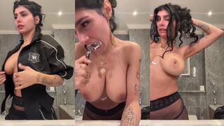 Mia Khalifa Getting Ready For Hanging Out In Topless