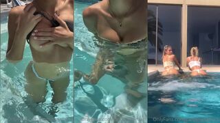 Carolina Samani Twerking In A Pool