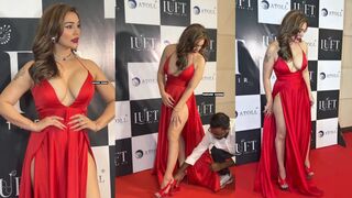 Actress Kangana Sharma Accidental Nipslip at Panty Showing