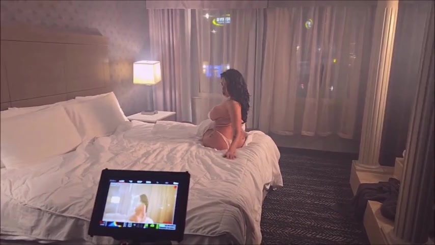Chromazz Nude Photoshoot Tits Handbra 
